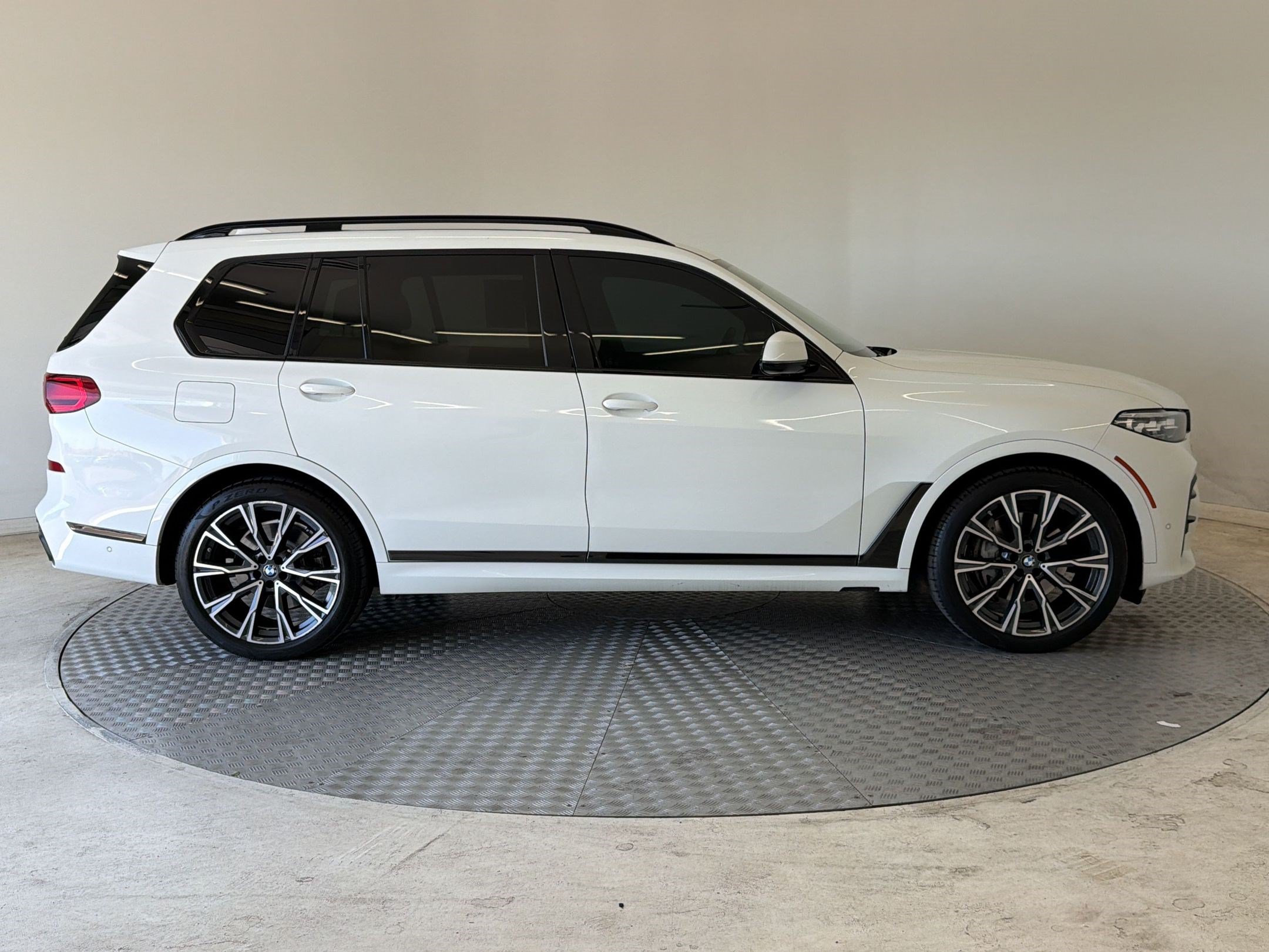 Used 2021 BMW X7 xDrive40i w/ M Sport Package AWD/4WD image 8