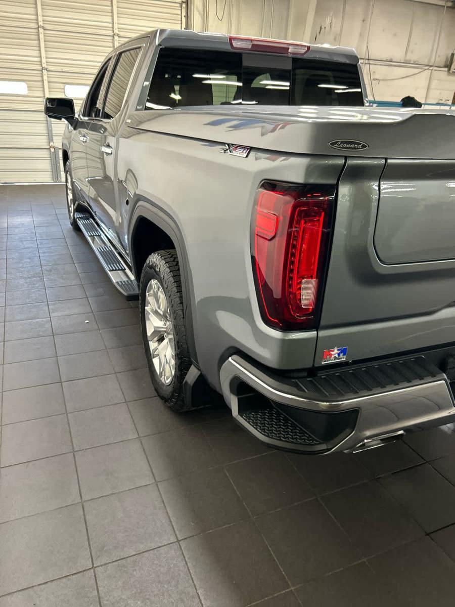 Used 2021 GMC Sierra 1500 SLT w/ SLT Convenience Package AWD/4WD image 8