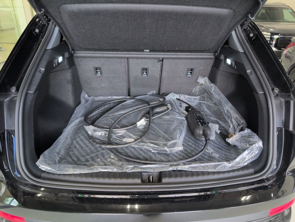 Used 2023 Audi Q4 e-tron Premium Plus w/ Premium Plus RWD image 24