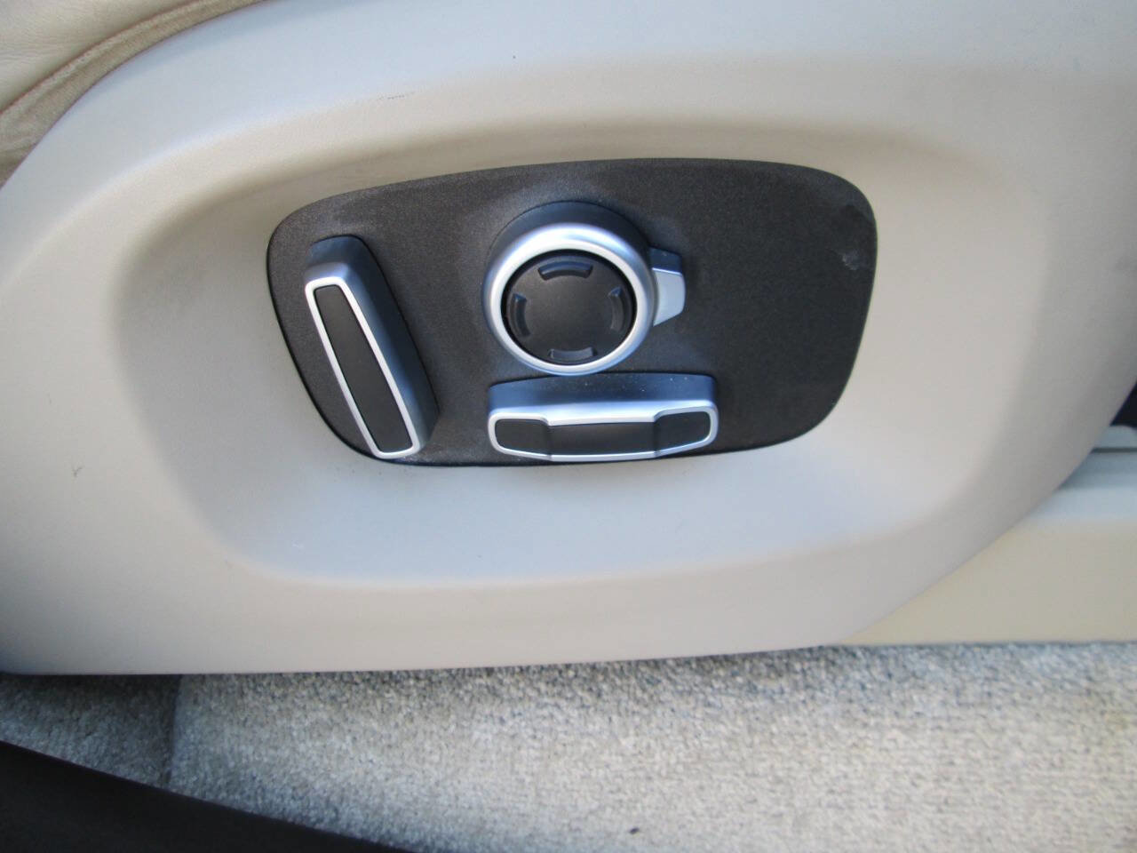 Used 2016 Land Rover Range Rover Long Wheelbase Supercharged image 46