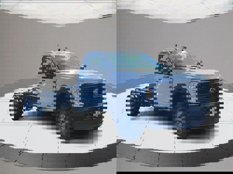 New 2025 Ford F550 4x4 Regular Cab Super Duty image 2