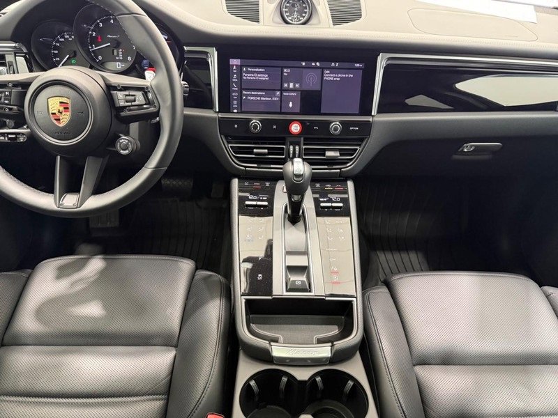 Certified 2025 Porsche Macan Turbo image 13
