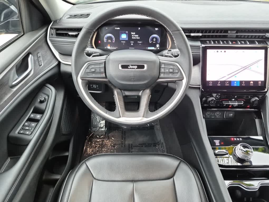 Used 2023 Jeep Grand Cherokee Limited AWD/4WD image 9