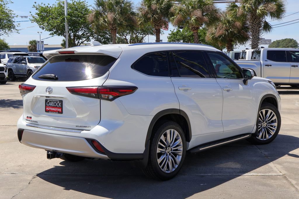 Used 2024 Toyota Highlander Platinum image 2