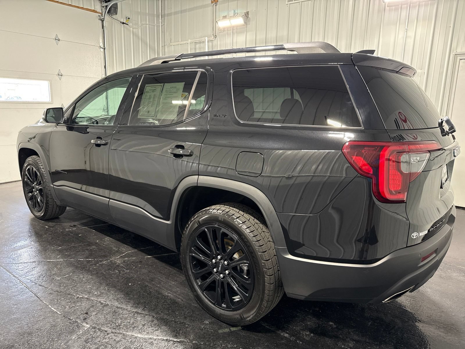 Used 2023 GMC Acadia SLT w/ Elevation Edition FWD image 2