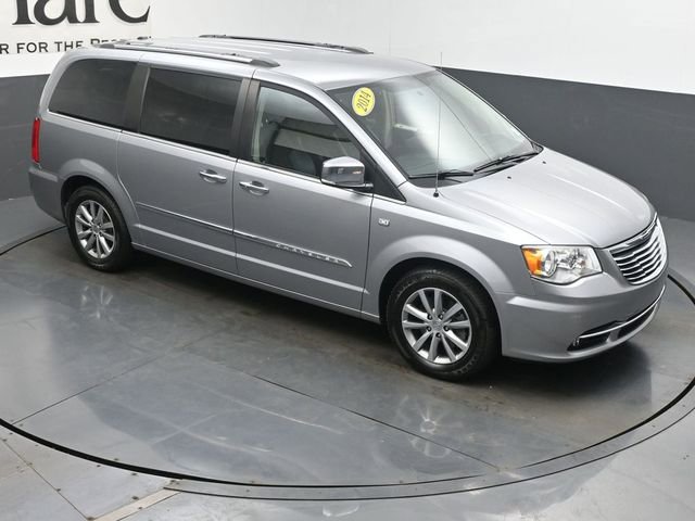 Used 2014 Chrysler Town & Country Touring-L image 48