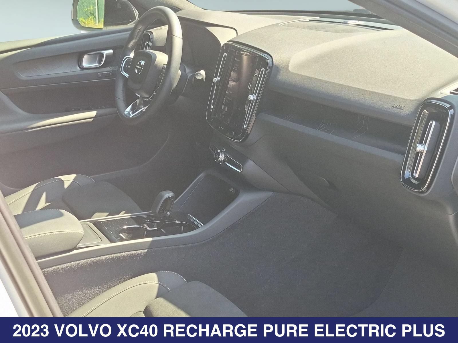 Used 2023 Volvo XC40 Recharge Plus AWD/4WD image 23