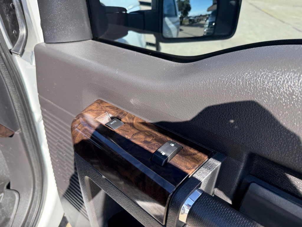 Used 2016 Ford F250 Lariat w/ Lariat Ultimate Package AWD/4WD image 31