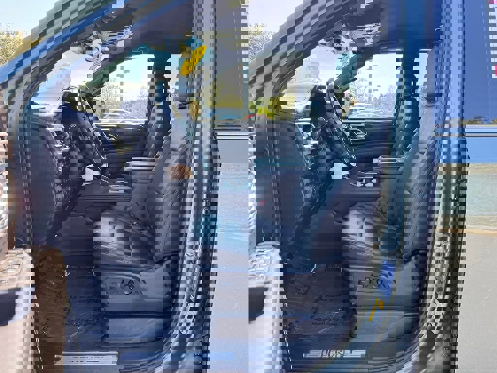 Used 2024 Chevrolet Suburban LT image 23