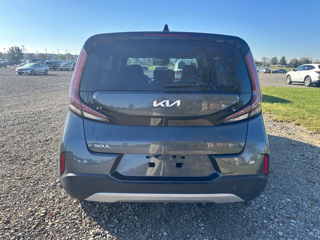 Used 2023 Kia Soul LX FWD image 7