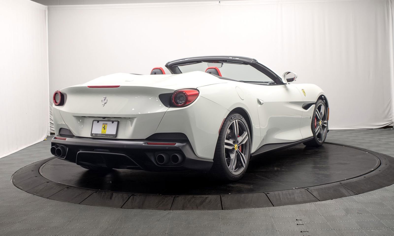 Used 2019 Ferrari Portofino RWD image 3