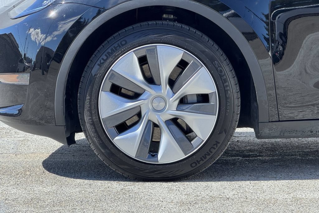 Used 2023 Tesla Model Y Long Range AWD/4WD image 23