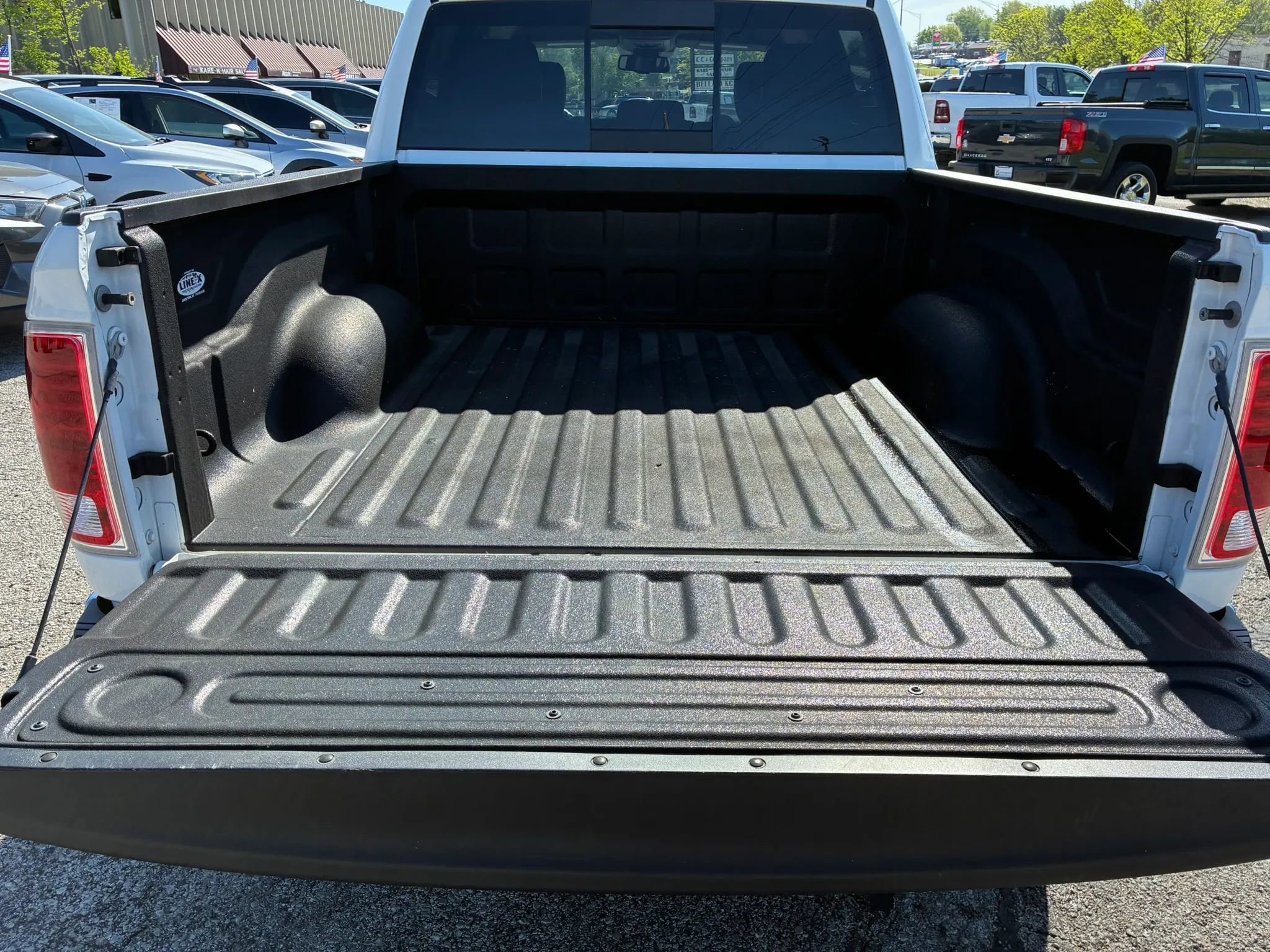 Used 2018 RAM 1500 Laramie image 9