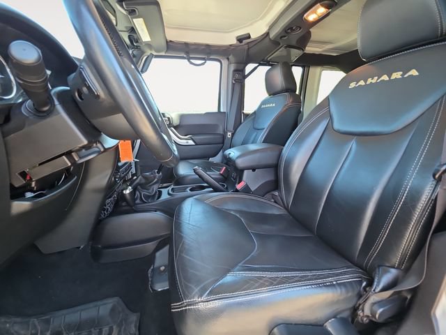 Used 2015 Jeep Wrangler Unlimited Sahara w/ Dual Top Group AWD/4WD image 9