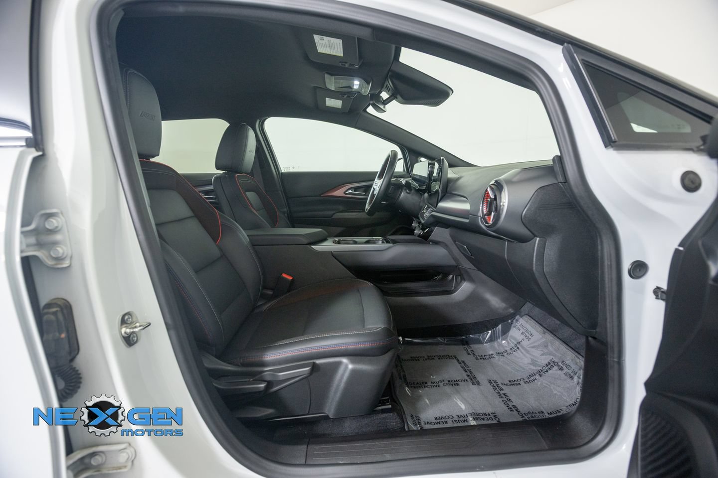 Used 2024 Chevrolet Equinox EV RS FWD image 41