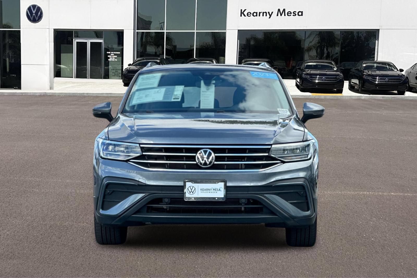 Used 2023 Volkswagen Tiguan SE w/ Panoramic Sunroof Package FWD image 9