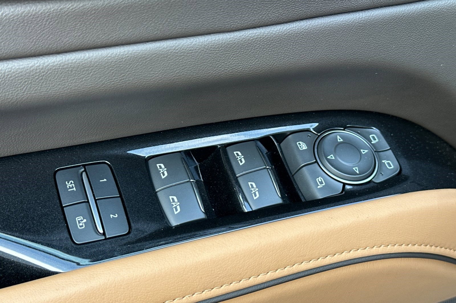 Used 2024 Cadillac Escalade Sport w/ LPO, ONYX Package image 15