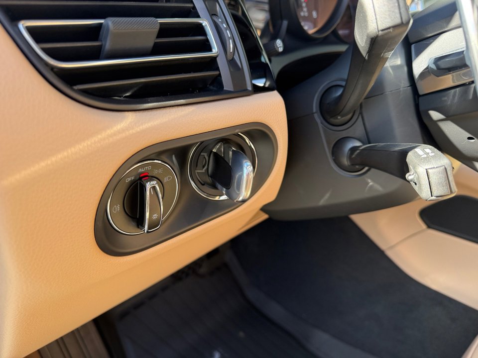 New 2026 Porsche Macan image 23