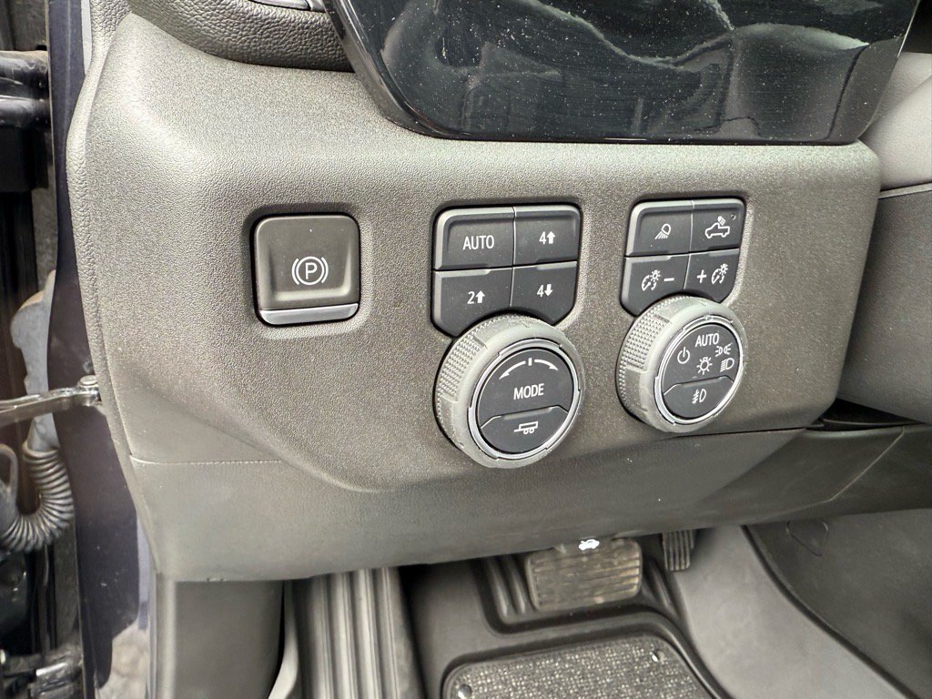 Used 2023 Chevrolet Silverado 1500 High Country AWD/4WD image 18