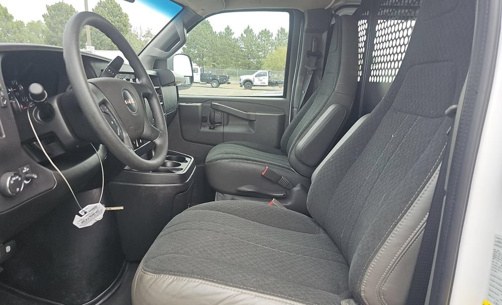 Used 2025 GMC Savana 2500 w/ Driver Convenience Package RWD image 2