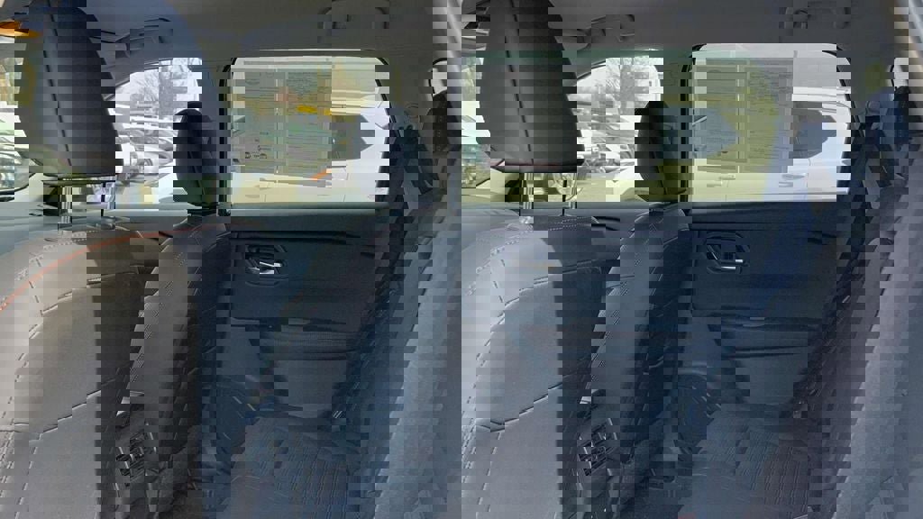 Certified 2025 Nissan Rogue SV image 25