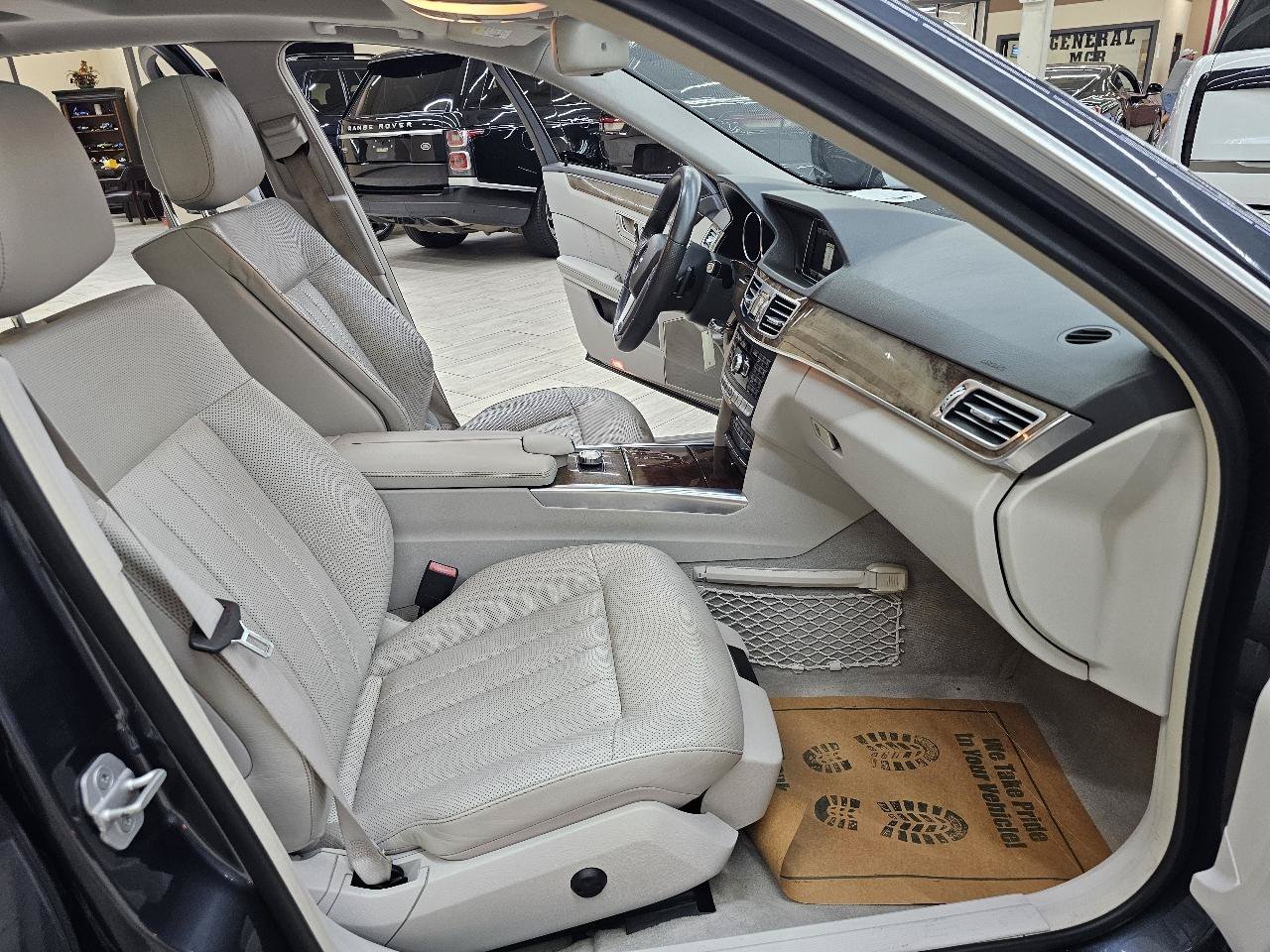 Used 2014 Mercedes-Benz E 550 4MATIC Sedan image 19