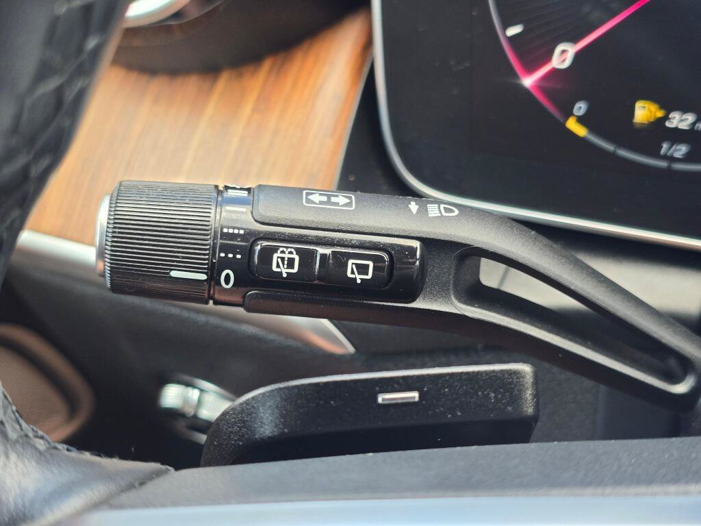 Used 2024 Mercedes-Benz GLC 300 4MATIC w/ Driver Assistance Package image 40