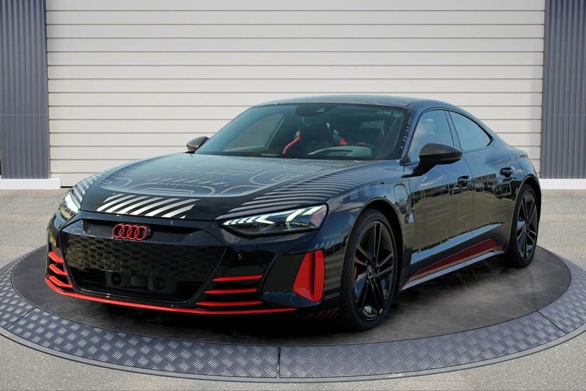 Used 2023 Audi RS e-tron GT image 3