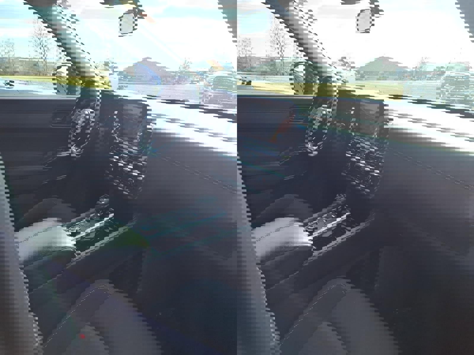 Used 2025 Nissan Pathfinder SV image 21