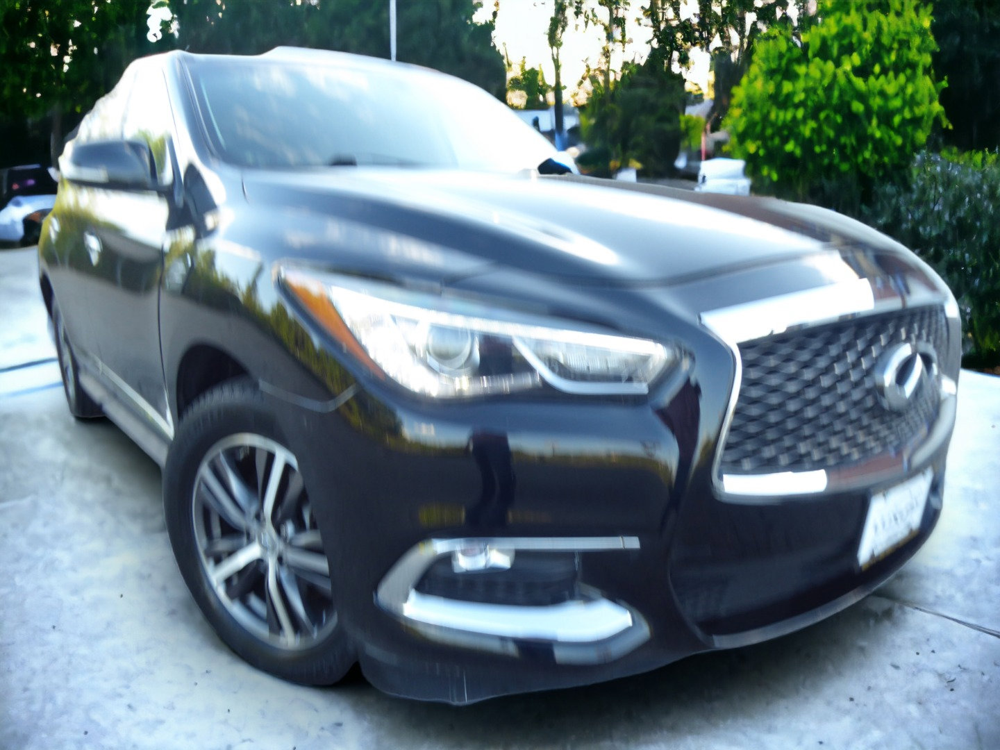 Used 2017 INFINITI QX60 Luxe image 2