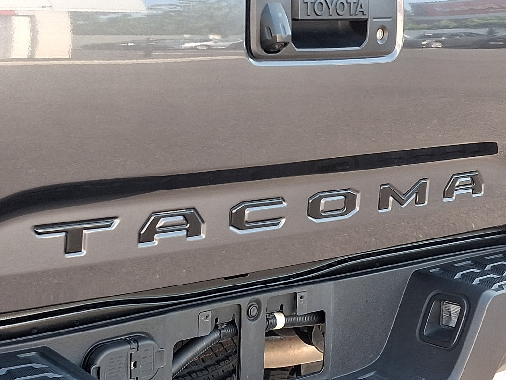 Used 2022 Toyota Tacoma TRD Sport AWD/4WD image 31