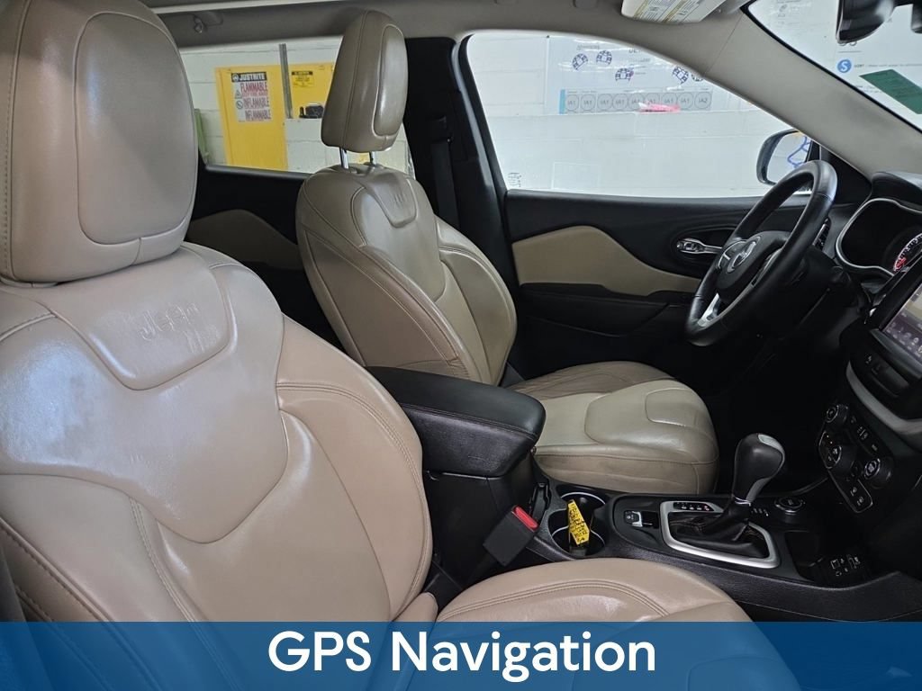 Used 2017 Jeep Cherokee Limited AWD/4WD image 2