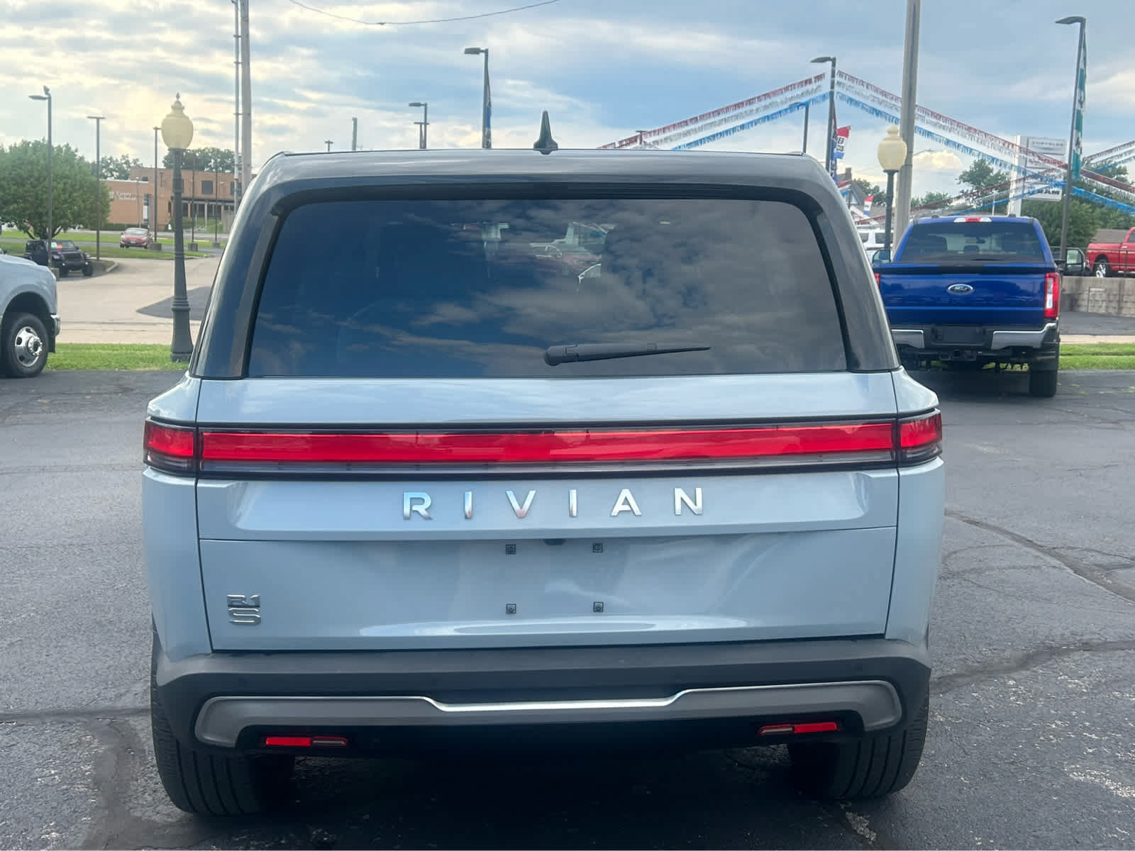 Used 2026 Rivian R1S Adventure AWD/4WD image 7