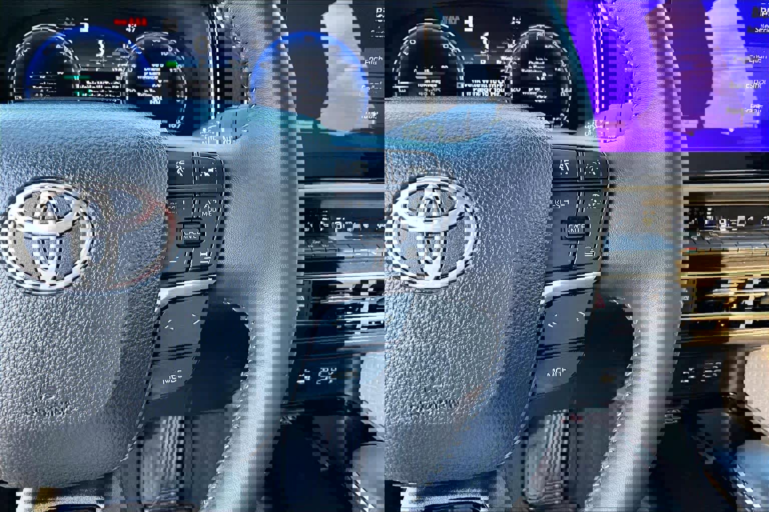 Used 2025 Toyota Camry XLE image 25