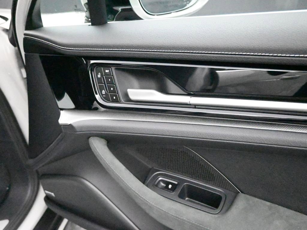 New 2025 Porsche Panamera image 12