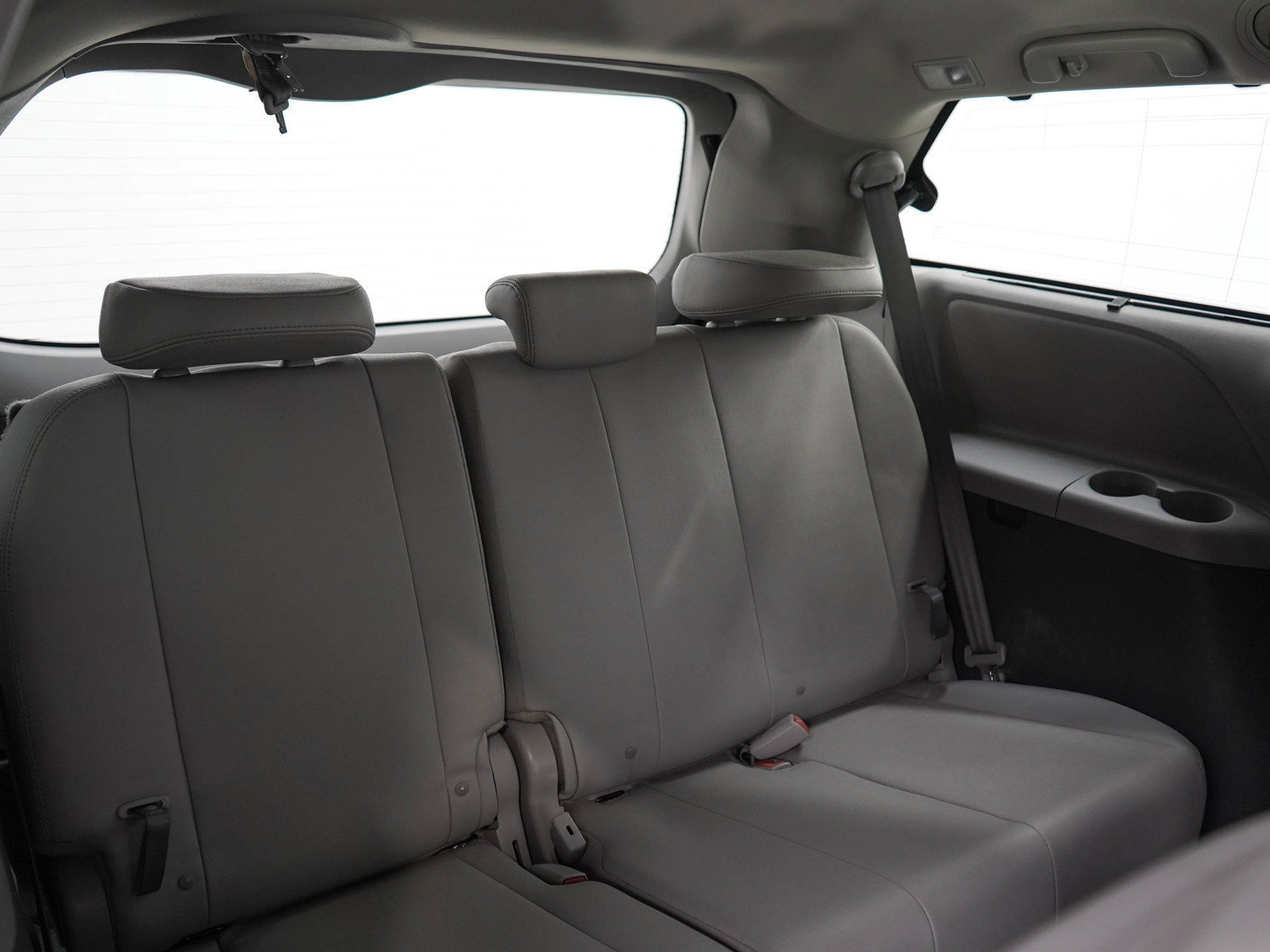 Used 2020 Toyota Sienna XLE w/ XLE Navigation Package FWD image 13