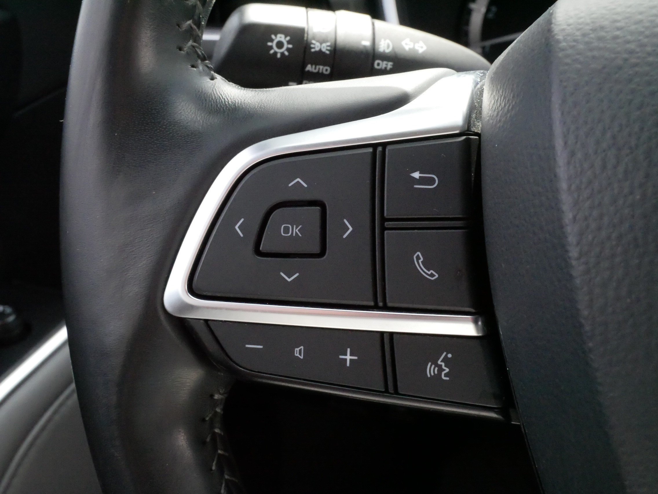 Certified 2021 Toyota Highlander XLE FWD image 27