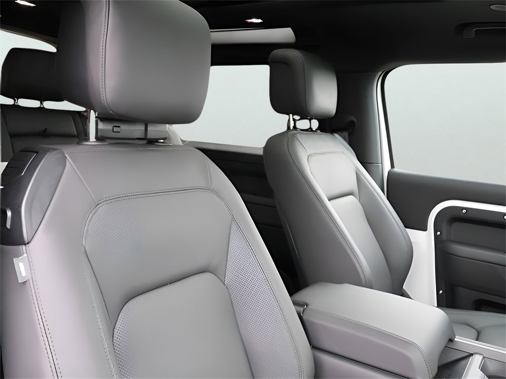 New 2025 Land Rover Defender 90 X-Dynamic SE image 13