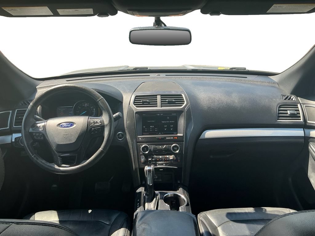 Used 2016 Ford Explorer XLT w/ Equipment Group 202A FWD image 17