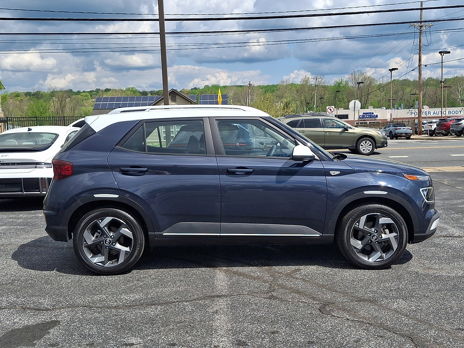 Certified 2022 Hyundai Venue Limited w/ Cargo Package image 7