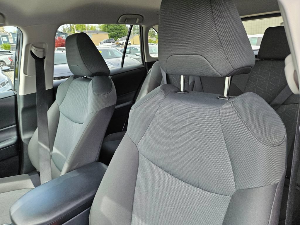 Used 2025 Toyota RAV4 XLE AWD/4WD image 22