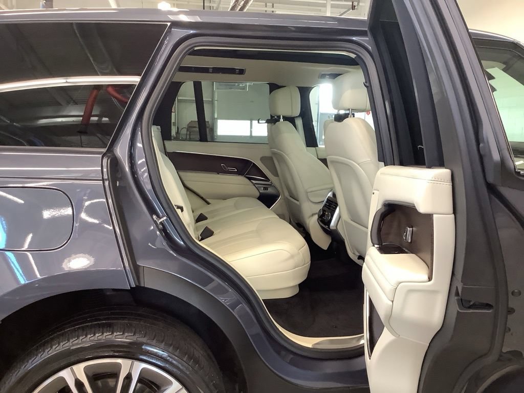 Used 2024 Land Rover Range Rover SE AWD/4WD image 16