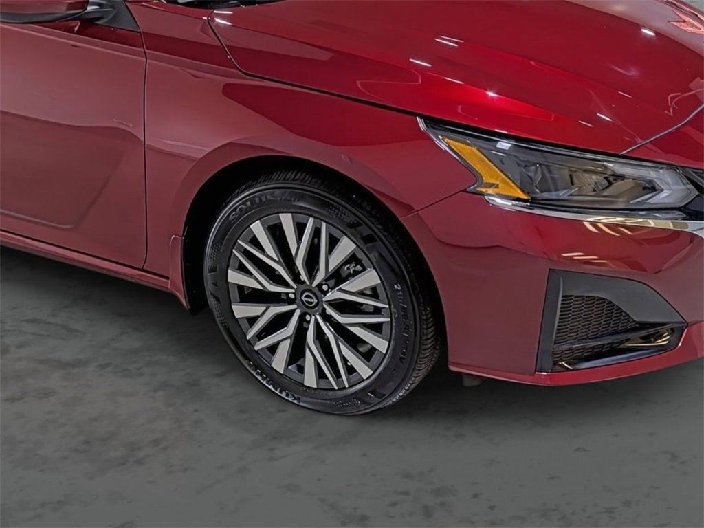 Used 2024 Nissan Altima 2.5 SV w/ SV Premium Package image 14