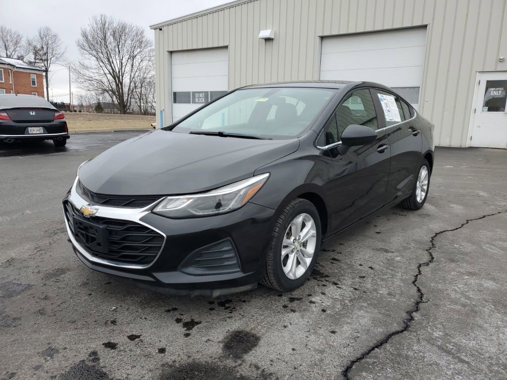 Used 2019 Chevrolet Cruze LT w/ Convenience Package image 3