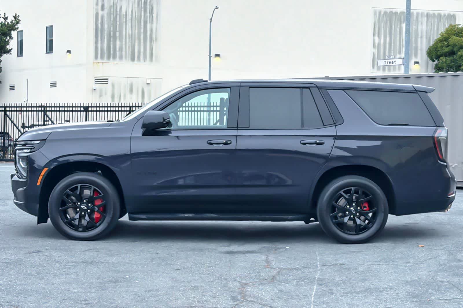 Used 2025 Chevrolet Tahoe RST w/ RST Performance Edition AWD/4WD image 5