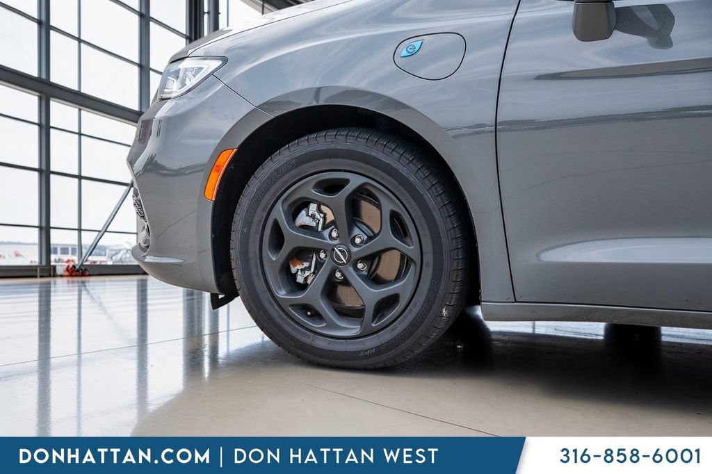 Used 2021 Chrysler Pacifica Touring w/ S Appearance Package FWD image 35