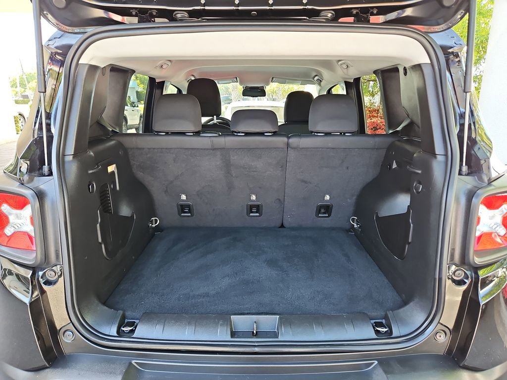 Used 2023 Jeep Renegade Trailhawk AWD/4WD image 30