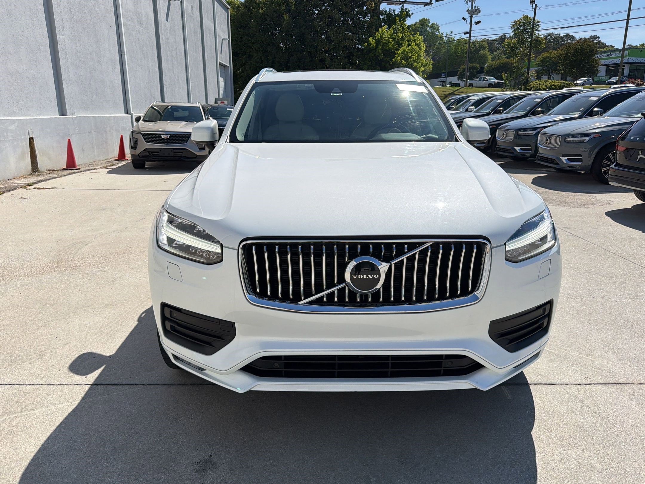 Used 2021 Volvo XC90 T6 Momentum w/ Climate Package AWD/4WD image 6