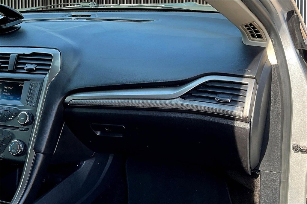 Used 2018 Ford Fusion SE image 17