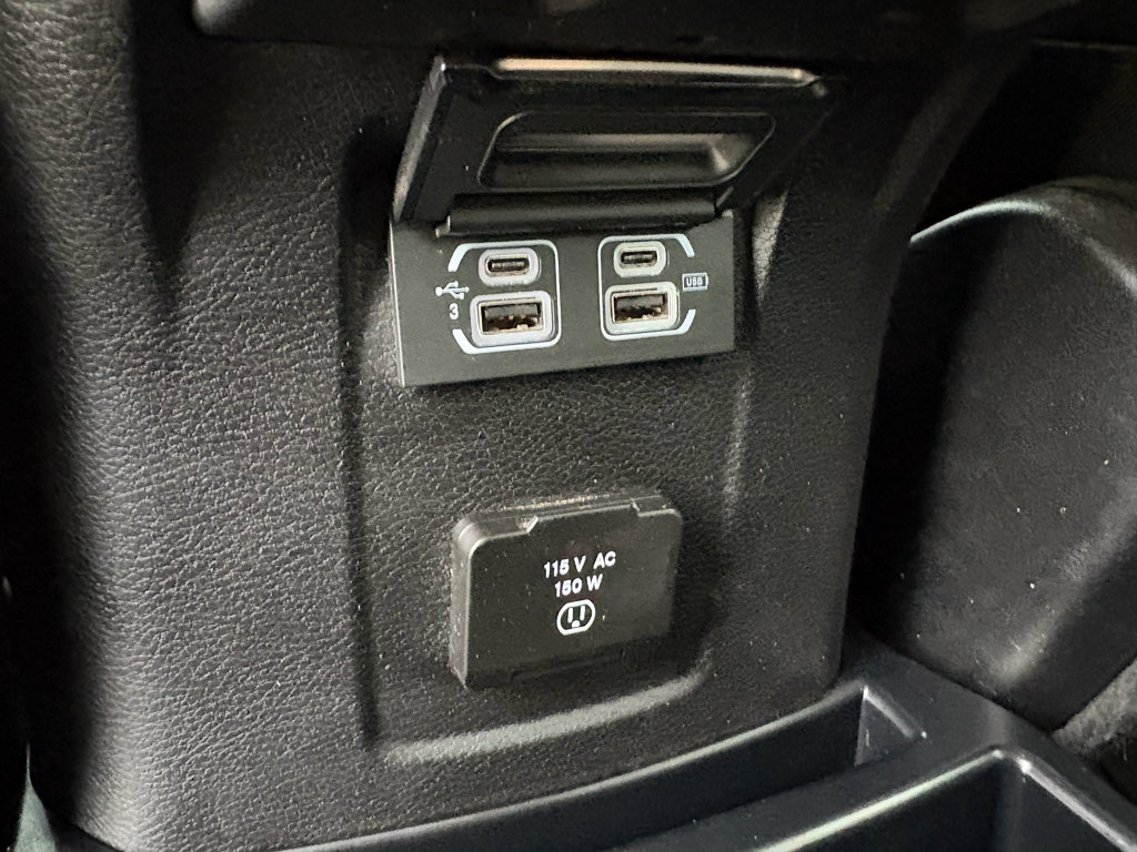 Used 2018 Jeep Wrangler Unlimited Sahara image 25